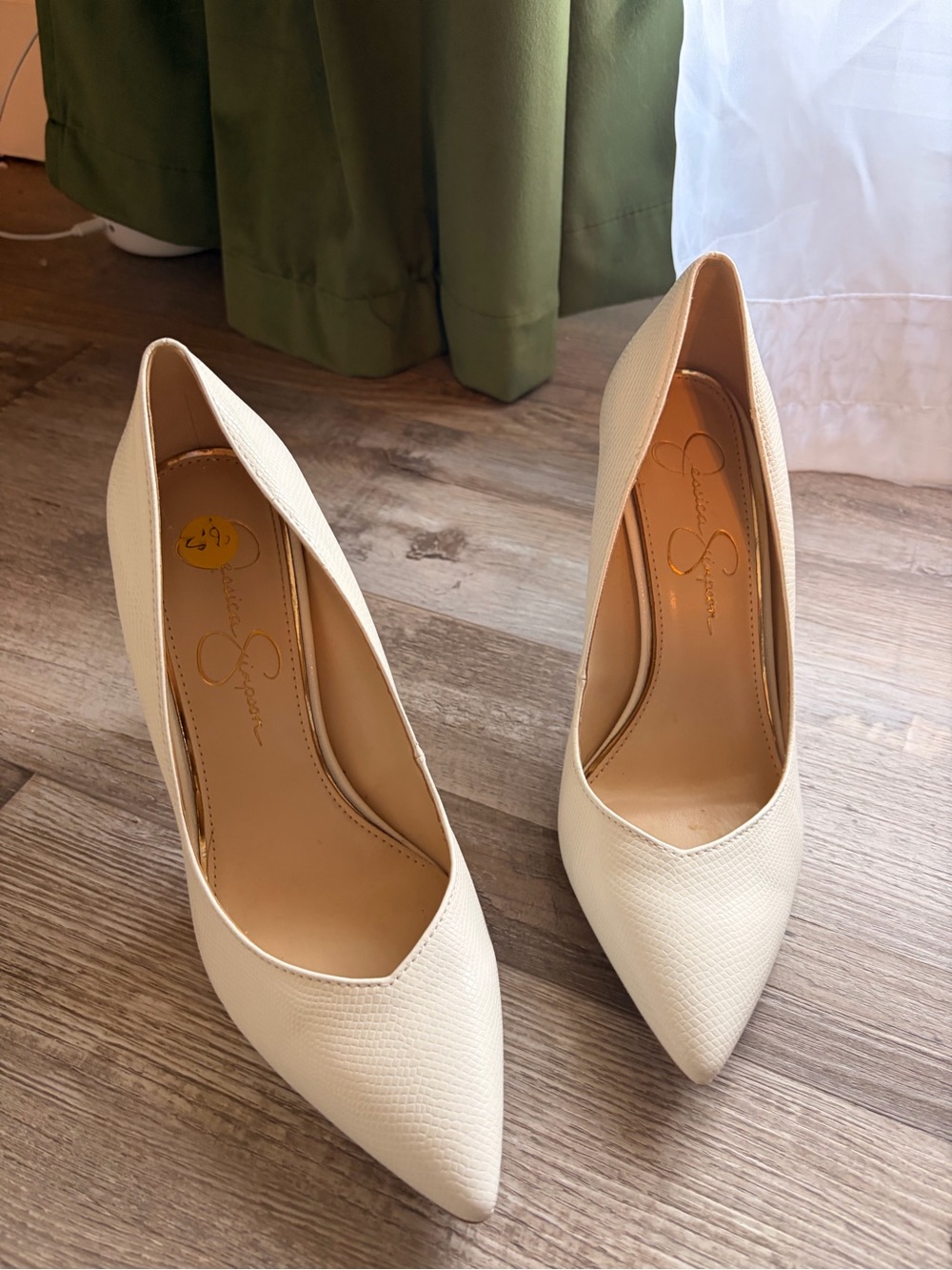 Jessica Simpson Ivory Textured Pointed-Toe Pumps